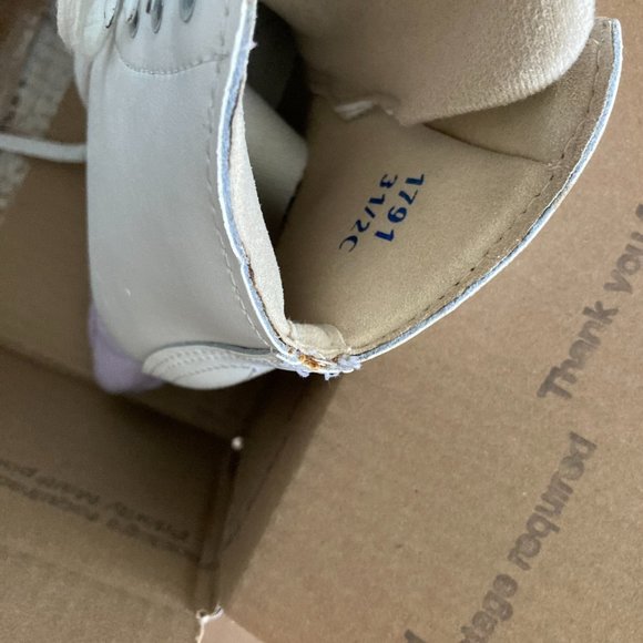 Jackson Artiste Girls Ice Skates Like New Size 3 1/2 C Brand New Skate Guards - Picture 6 of 13